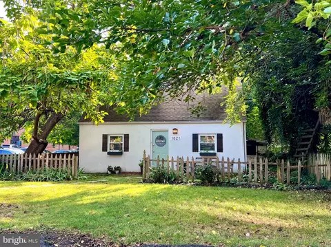 1021 Stafford St N, Arlington, VA 22201