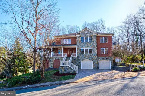 5102 38th St N, Arlington, VA 22207