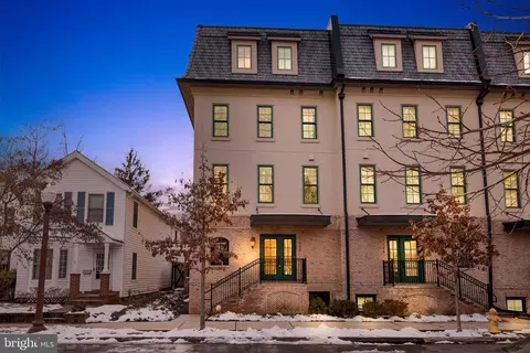 1122 N Stuart St, Arlington, VA 22201