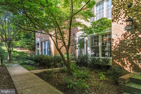 2448 S Walter Reed Dr #B, Arlington, VA 22206