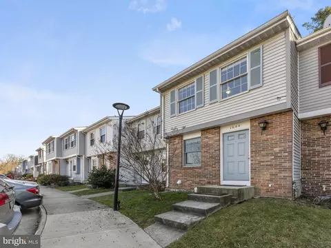 1644 10th St S, Arlington, VA 22204