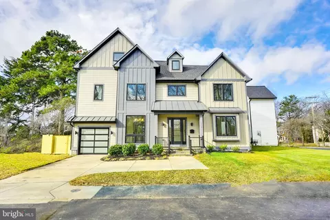 1940 N Roosevelt Ave, Arlington, VA 22205
