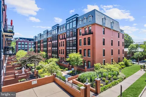 1701 16th St N #328, Arlington, VA 22209