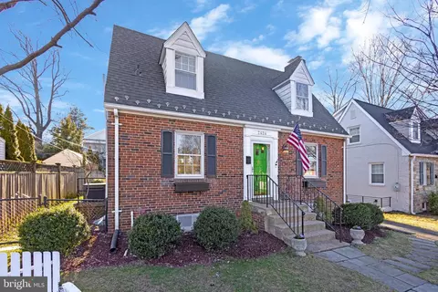 2424 N Florida St, Arlington, VA 22207