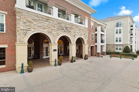 2301 25th St S #4-204, Arlington, VA 22206