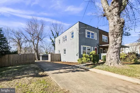 1936 N Dinwiddie St, Arlington, VA 22207