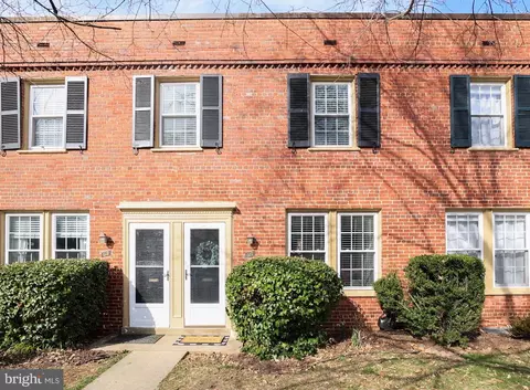 2601 16th St S #617, Arlington, VA 22204