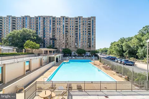 4600 S Four Mile Run Dr #808, Arlington, VA 22204