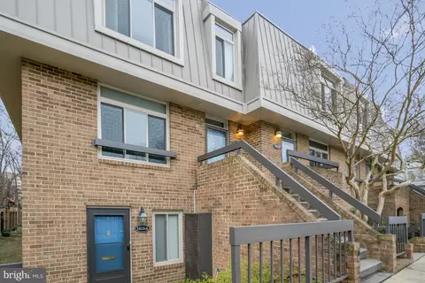 1617 S Hayes St #2, Arlington, VA 22202