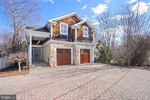 4733 Old Dominion Dr, Arlington, VA 22207