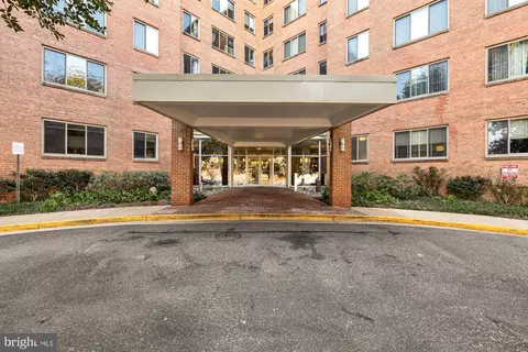 3000 Spout Run Pkwy #A401, Arlington, VA 22201