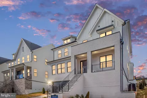 860 N Madison St, Arlington, VA 22205