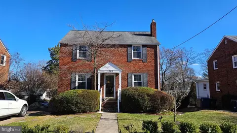1065 N Manchester St, Arlington, VA 22205