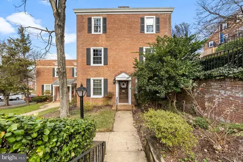 2743 S Buchanan St, Arlington, VA 22206