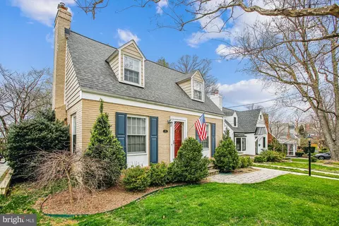 878 N Kensington St N, Arlington, VA 22205