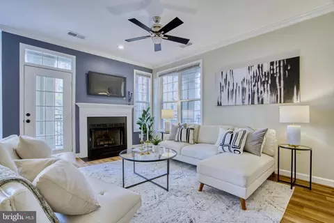 2310 14th St N #206, Arlington, VA 22201
