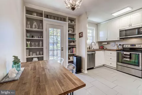 2505 S D S Walter Reed Dr #D, Arlington, VA 22206
