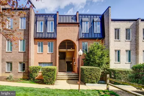 5010 7th Rd S #202, Arlington, VA 22204
