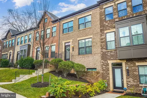 5746 10th Rd N, Arlington, VA 22205
