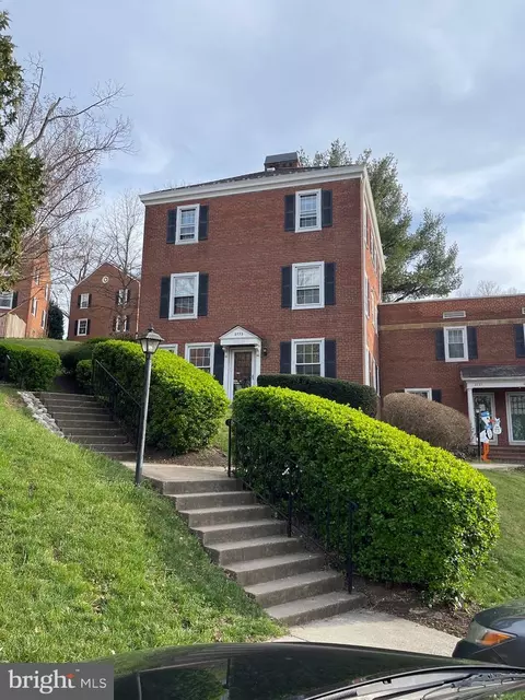 2733 S Buchanan St, Arlington, VA 22206
