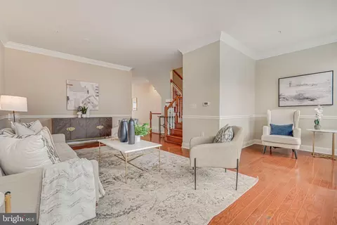 Living - 4346 4th St N, Arlington, VA 22203 photo 3 of 3