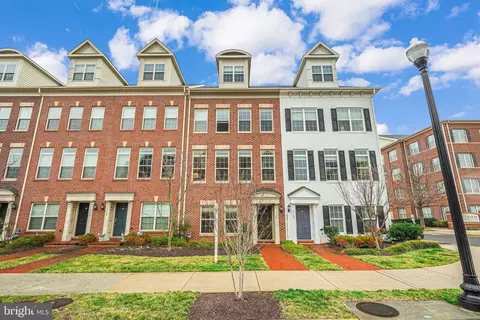 Exterior - 4346 4th St N, Arlington, VA 22203 photo 3 of 10