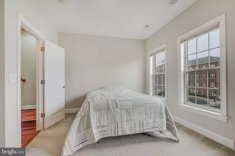 Bedroom - 4346 4th St N, Arlington, VA 22203 photo 5 of 5