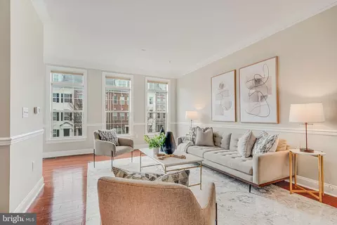 Living - 4346 4th St N, Arlington, VA 22203 photo 1 of 3
