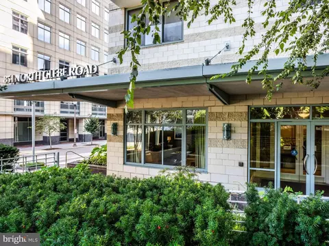 851 N Glebe Rd #1910, Arlington, VA 22203
