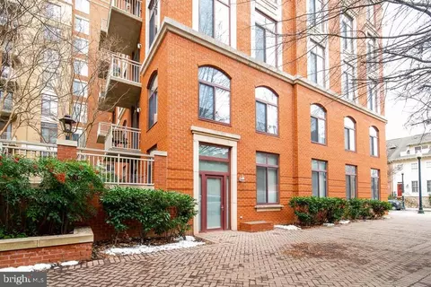 1201 N Garfield St #117, Arlington, VA 22201