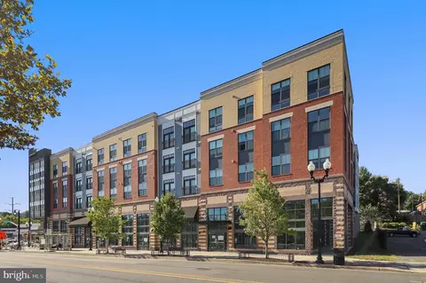 989 S Buchanan St #302, Arlington, VA 22204
