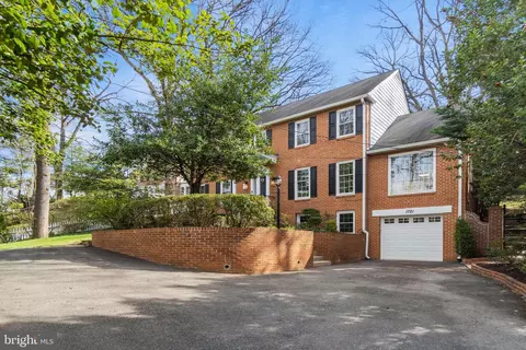 1721 Army Navy Dr, Arlington, VA 22202