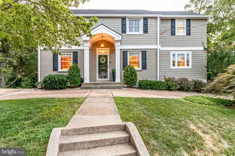 2625 N Marcey Rd, Arlington, VA 22207