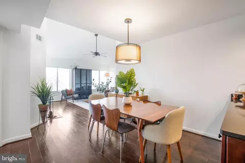 1029 N Stuart St #717, Arlington, VA 22201