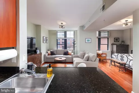 1021 N Garfield St #323, Arlington, VA 22201