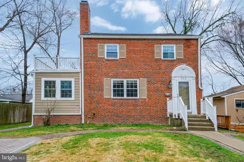 933 22nd St S, Arlington, VA 22202