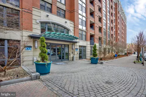 1021 N Garfield St #446, Arlington, VA 22201