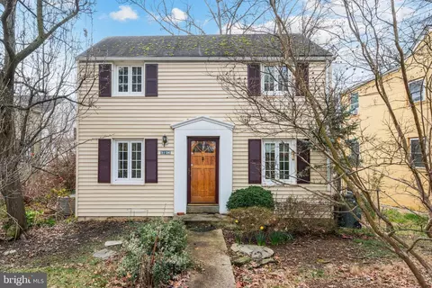 5126 11th St S, Arlington, VA 22204