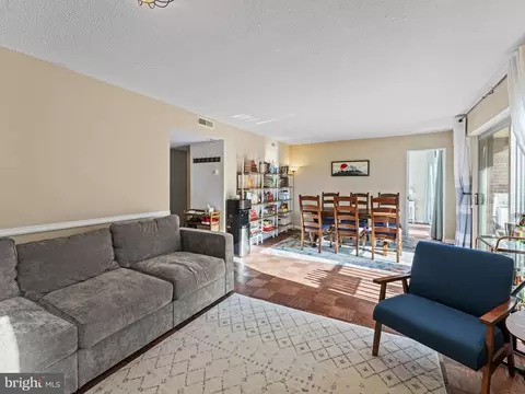 1300 Army Navy Dr #710, Arlington, VA 22202