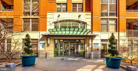 1021 N Garfield St #133, Arlington, VA 22201