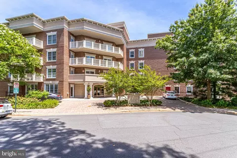 1201 N Nash St #302, Arlington, VA 22209