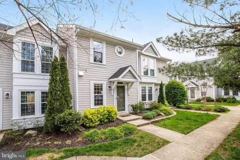 2411 S Walter Reed Dr, Arlington, VA 22206