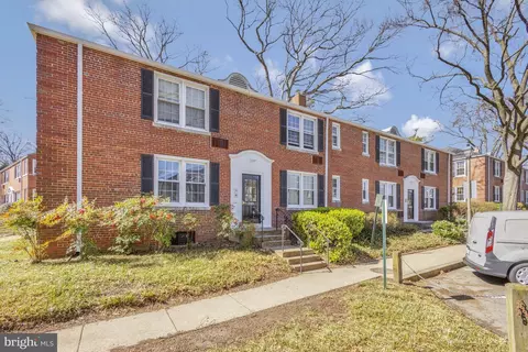 250 N Thomas St #250-2, Arlington, VA 22203