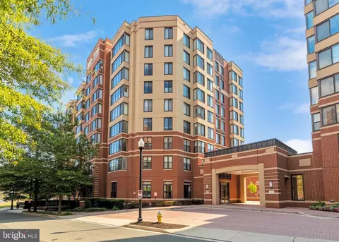 2220 Fairfax Dr #PH05, Arlington, VA 22201