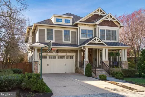 5624 27th St N, Arlington, VA 22207
