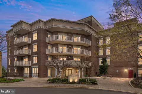 1201 N Nash St #102, Arlington, VA 22209