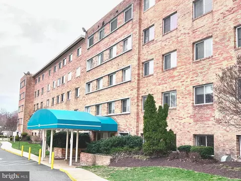 5111 8th Rd S #202, Arlington, VA 22204