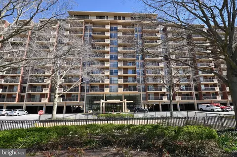 1300 Army Navy Dr #729, Arlington, VA 22202