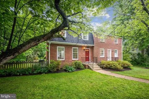 4900 33rd Rd N, Arlington, VA 22207