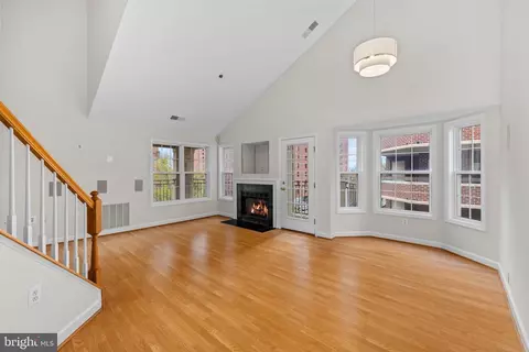 1320 N Wayne St N #407, Arlington, VA 22201